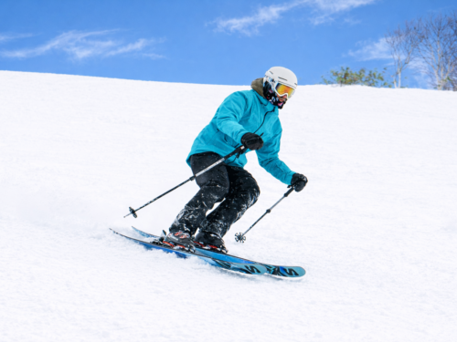 Carving on Salomon QST skis in Niseko