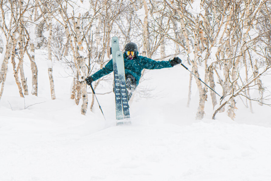 Armada ARV 100 on a powder day in Niseko